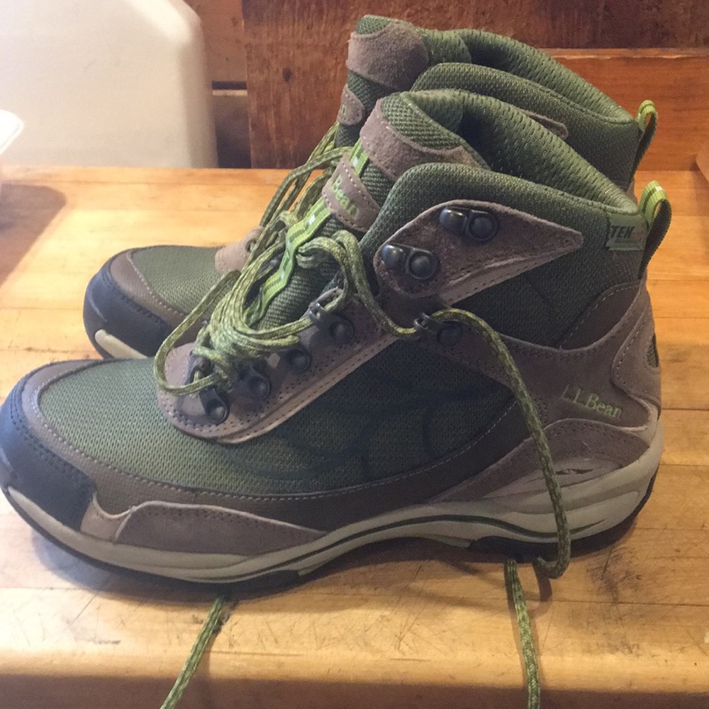 Comfortable hiking shoe